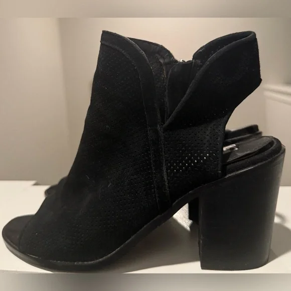 STEVE MADDEN Black Suede Perforated Ankle Boots w/ 4” Block Heel - Size 8-1/2 - Picture 11 of 13